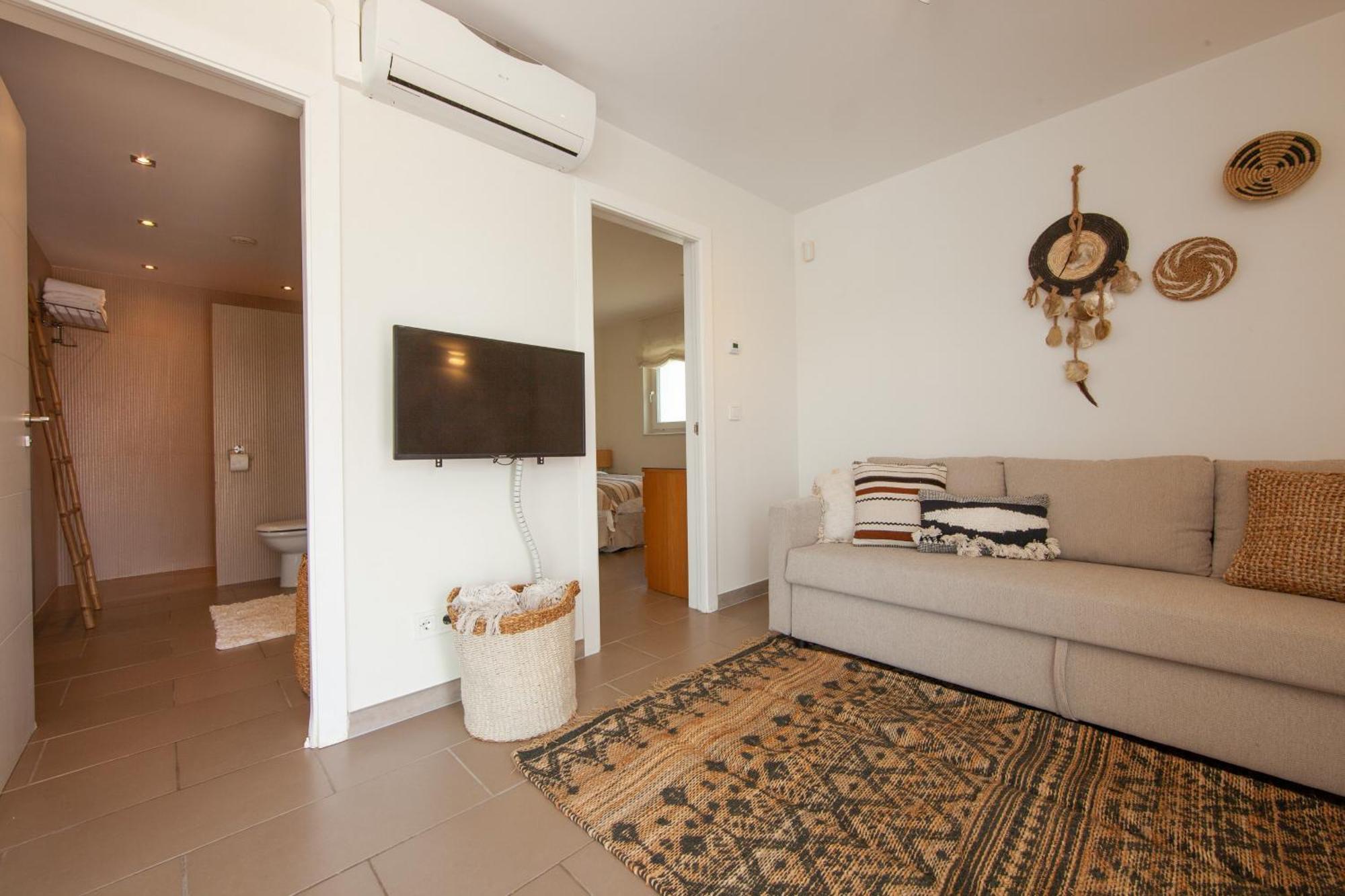 Madrugada, Beachside In Costabella
